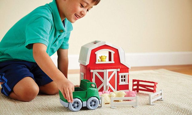 Best toy farm set for toddlers