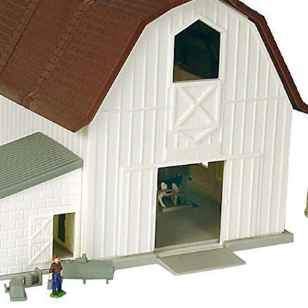 Ertl Dairy Barn, Entrance