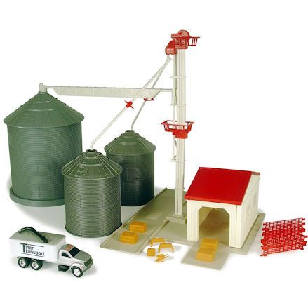 Ertl: Farm Country Grain Feed Set, 1:64 Scale