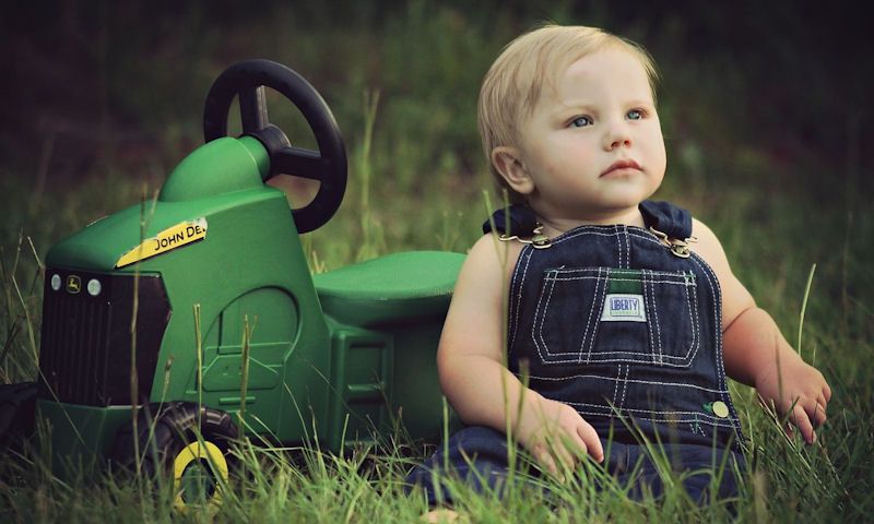 Ride-on pedal tractors